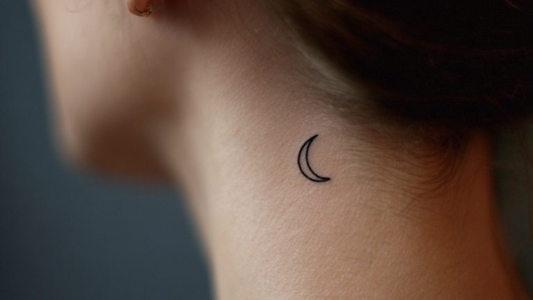 14 Meaningful Tiny Tattoos for Women