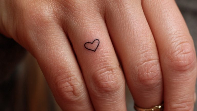 17 Stylish and Unique Finger Tattoo Ideas for Women
